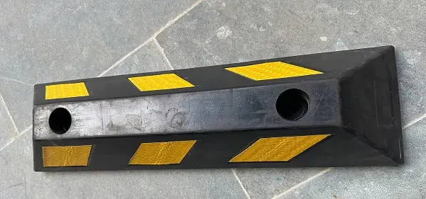 Chặn lùi xe cao su KT 550x150x100mm