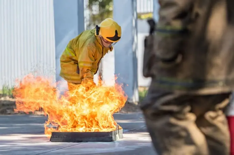 So sánh bình chữa cháy CO₂ và bình bột