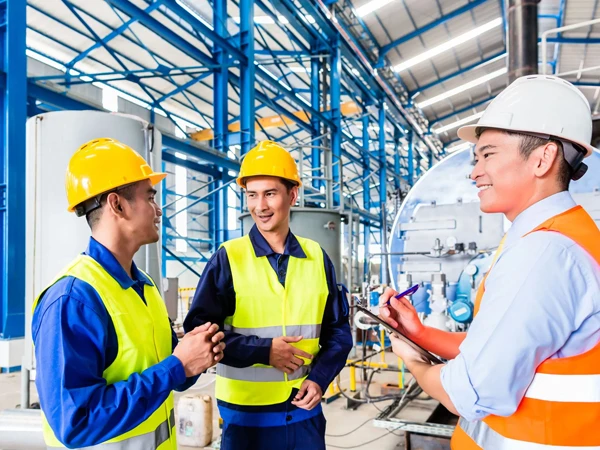 Quy định sử dụng quần áo bảo hộ lao động mới nhất 2025